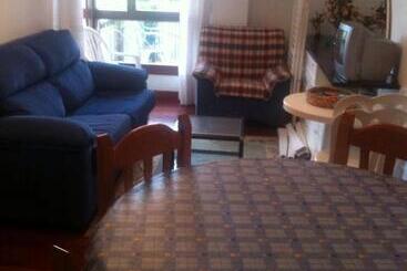 ペンション Habitaciones López Azcona