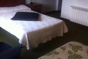ペンション Habitaciones López Azcona