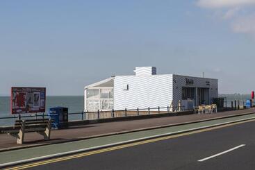 پانسیون Southend Guest House Close To Beach, Train Station & Southend Airport