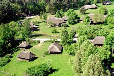 پانسیون Stay At Lithuanian Folk Museum