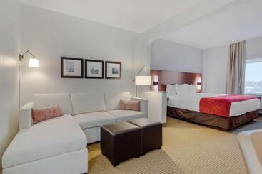 בית מלון כפרי Comfort Suites