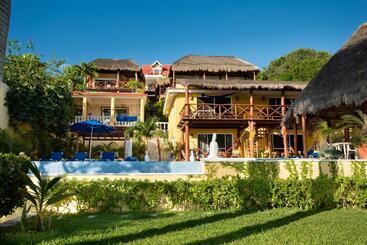هتل La Joya Isla Mujeres
