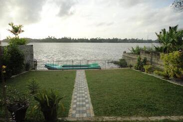 تختخواب و صبحانه Sapara River Guest