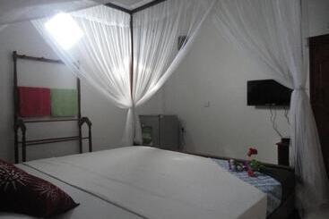 تختخواب و صبحانه Sapara River Guest