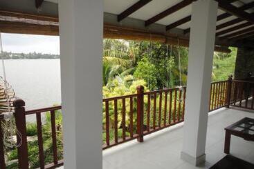تختخواب و صبحانه Sapara River Guest