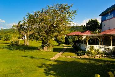 هتل Deadend Cottages