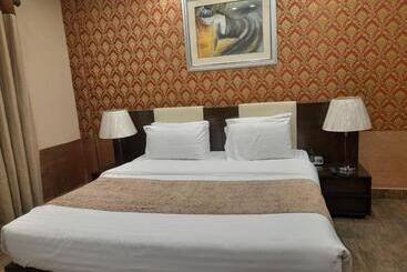 Grand Regent Hotel & Suites