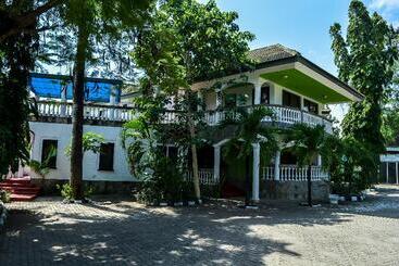 هتل Greenwood Resort