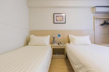 هتل Jinjiang Inn Baoding Military School Square