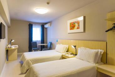هتل Jinjiang Inn Baoding Military School Square