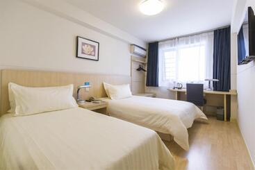هتل Jinjiang Inn Baoding Military School Square