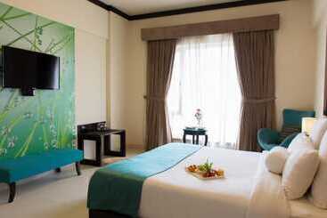 هتل Ramada By Wyndham Karachi Creek