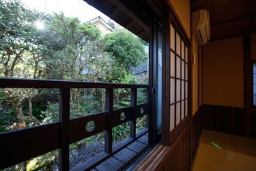 ریوکان Yunohira Kamiyanagiya