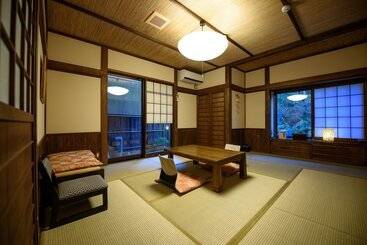 ریوکان Yunohira Kamiyanagiya
