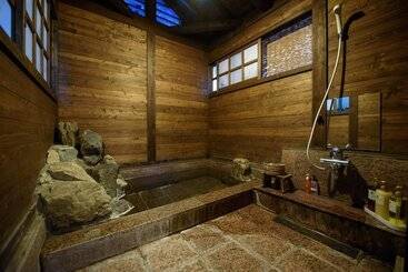 ریوکان Yunohira Kamiyanagiya