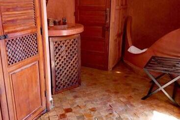 تختخواب و صبحانه Les Bains De Fez Tara