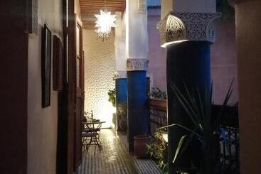 تختخواب و صبحانه Les Bains De Fez Tara