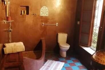 تختخواب و صبحانه Les Bains De Fez Tara