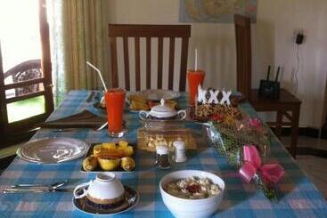 Bee Nest Bed & Breakfast