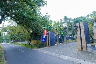استراحتگاه Capital O 887 Green Hill Hotel And Convention Center