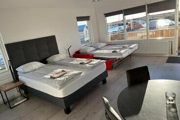 تختخواب و صبحانه Guesthouse Dyngja