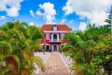 تختخواب و صبحانه Villa Tokara Boutique