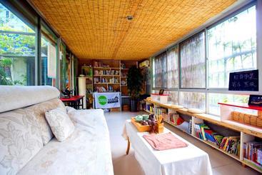 First Met Backpackers Hostel