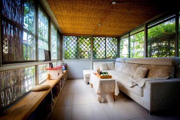 First Met Backpackers Hostel