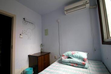 First Met Backpackers Hostel