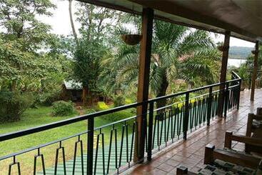 هتل Surjios Guest House
