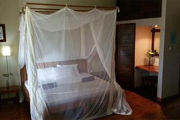 هتل Surjios Guest House