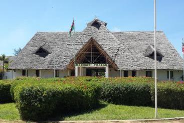استراحتگاه Karibuni Hotel & Villas