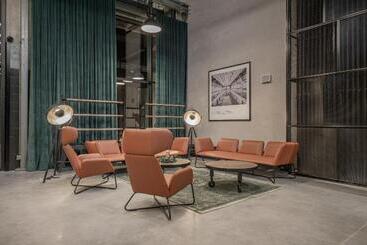 هتل Montownia Lofts & Experience