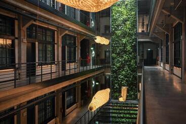 هتل Montownia Lofts & Experience