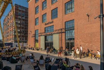 هتل Montownia Lofts & Experience