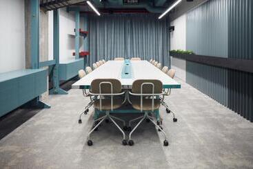 هتل Montownia Lofts & Experience