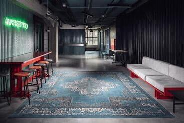 هتل Montownia Lofts & Experience