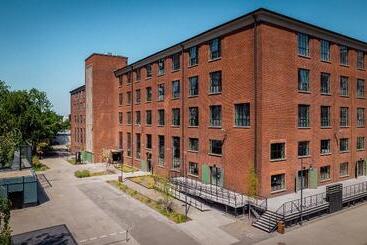 هتل Montownia Lofts & Experience