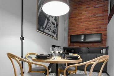 هتل Montownia Lofts & Experience