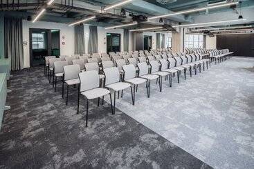 هتل Montownia Lofts & Experience
