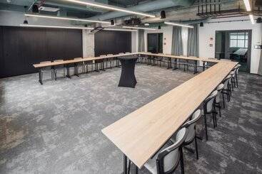 هتل Montownia Lofts & Experience
