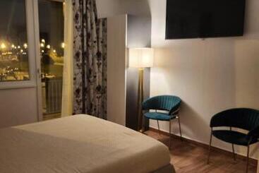 B&b Mini Hotel Incity Close Train Station And Port