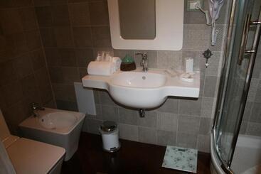 B&b Mini Hotel Incity Close Train Station And Port