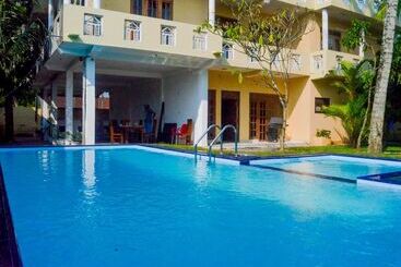 تختخواب و صبحانه Sholay Villa