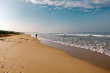 هتل Amal Beach