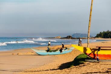 هتل Amal Beach