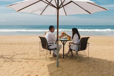 هتل Amal Beach