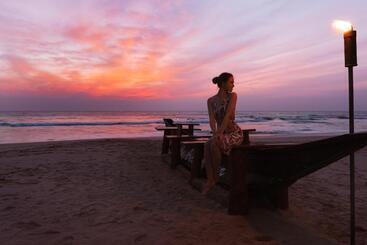 هتل Amal Beach