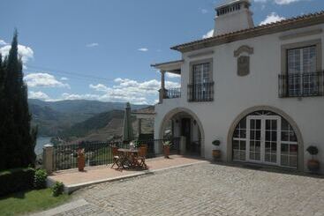 هتل Casa De Canilhas
