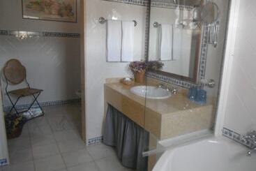 هتل Casa De Canilhas